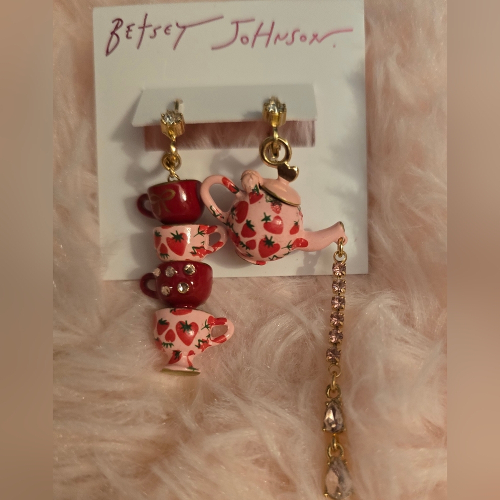 Betsey Johnson Mismatched Teapot and tea cup dangle earrings! - Picture 15 of 15